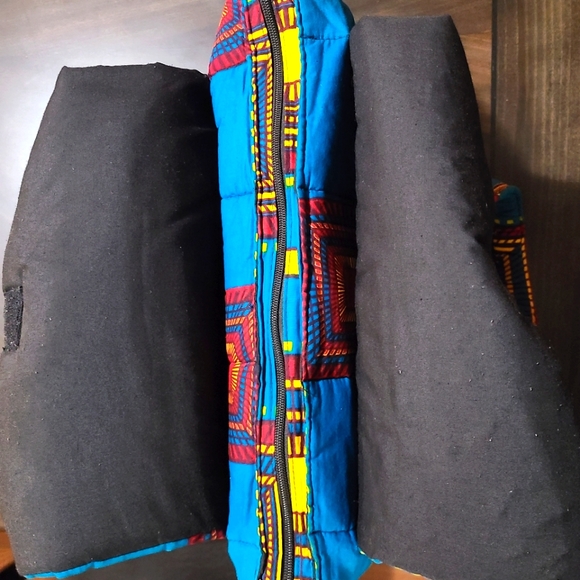 NWOT Shoulder bag. Blue and yellow - Picture 3 of 3